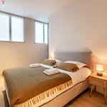 Stylishly Renovated With View Apartment *