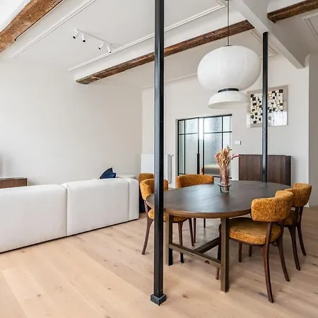 Huswell - Stylishly Renovated With View Appartement