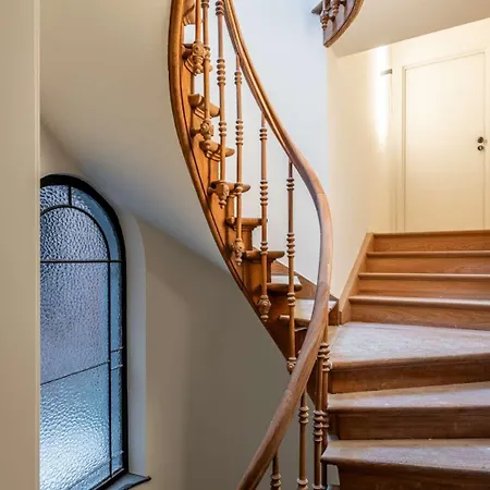 Huswell - Stylishly Renovated With View Appartement