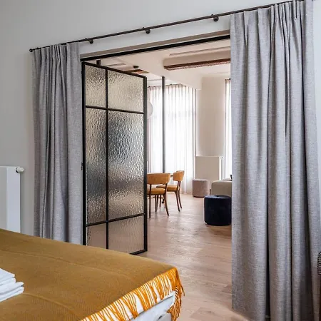 Huswell - Stylishly Renovated With View Apartment Gent