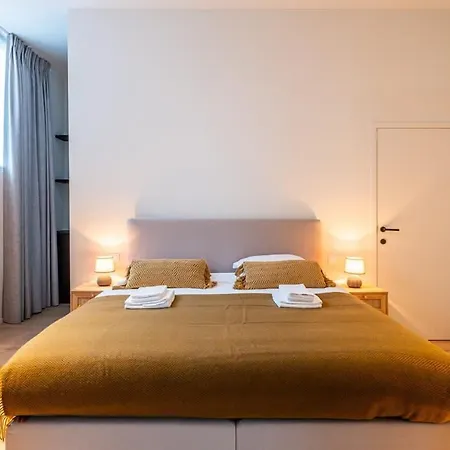 Stylishly Renovated With View Διαμέρισμα Γάνδη