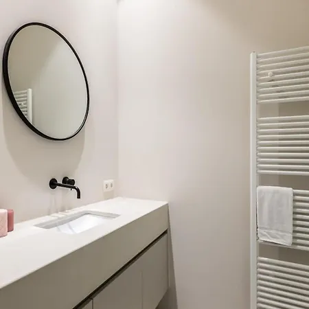 Stylishly Renovated With View *