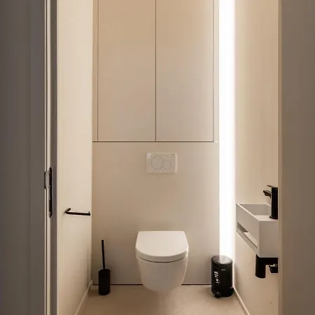 Stylishly Renovated With View Διαμέρισμα *