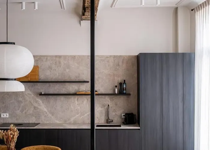 Huswell - Stylishly Renovated With View Gand