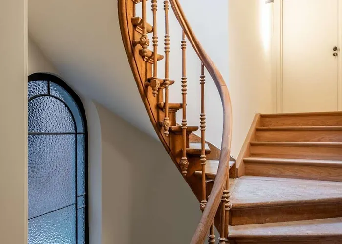 Huswell - Stylishly Renovated With View Appartement