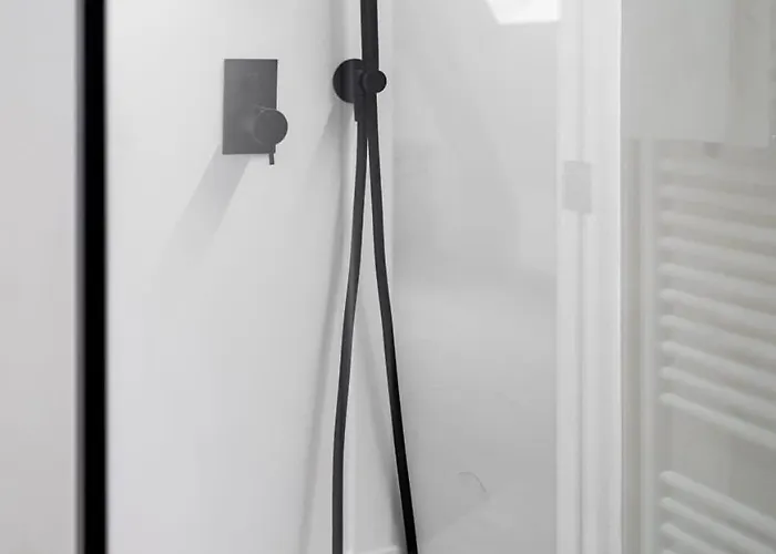 Huswell - Stylishly Renovated With View Gand